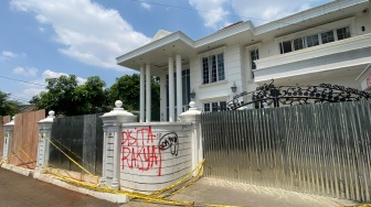 Uya Kuya Ikhlas Rumahnya Digeruduk Massa, Tapi Ada Satu Hal yang Bikin Nangis