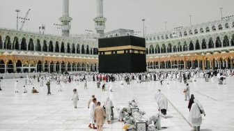 Apa Hukumnya Umrah Pakai Uang Haram? Ini Penjelasan Menurut Beberapa Mazhab