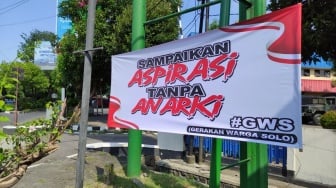 Tolak Aksi Anarkis, Warga Solo Kompak Pasang Spanduk di Berbagai Titik Kota