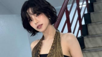 4 Inspirasi Mix and Match Kasual Cozy ala Yeji ITZY untuk Daily Wear