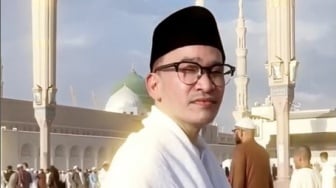 Tangis Ruben Onsu Pecah Cium Hajar Aswad