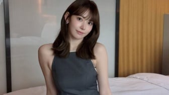 4 OOTD Minimalis ala Sakura LE SSERAFIM, Cocok untuk Daily Look Anti Ribet
