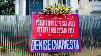 Denise Chariesta Kirim Karangan Bunga ke Rumah Uya Kuya: Tuhan Tidak Lupa Kebaikanmu