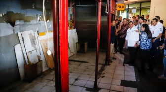 Kondisi pertokoan yang tutup di Plaza 2 Blok M, Jakarta, Rabu (3/9/2025). [Suara.com/Alfian Winanto]