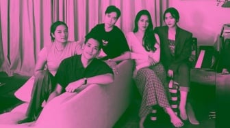 Duduk di Sofa Mewah, Video Raisa cs Nyanyi Indonesia Jaya Tuai Pro Kontra: Turun ke Jalan Dong!
