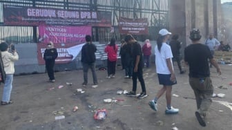 Tak Lama Berorasi, Massa GMNI Bubarkan Diri Jelang Sore dari Depan Gedung DPR