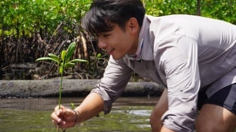 Merayakan Kemerdekaan dengan Hijau: Jerhemy Owen Pimpin Gerakan Penanaman Pohon di Papua