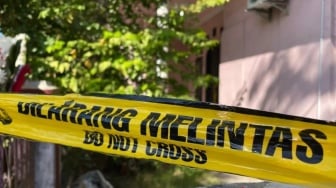 Detik-detik Mayat Sahroni Sekeluarga Ditemukan Terkubur Satu Liang di Belakang Rumah, Warga Curiga!