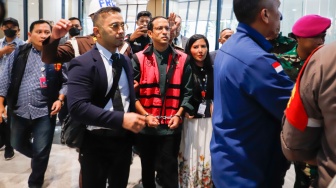 Kamis Apes Nadiem Makarim: Resmi Pakai Rompi Tahanan Pink Gegara Skandal Laptop Rp1,9 Triliun!