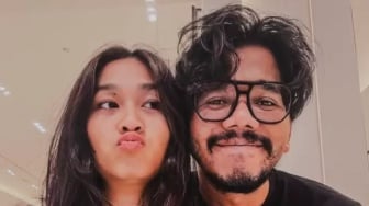 Profil Muthia Nadhira, Istri Ferry Irwandi yang Punya Suara Emas