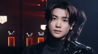 OOTD Pria Kekinian: 4 Padu Padan Fashion Simpel ala Park Hyung Sik