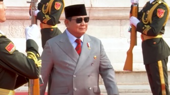 Bukan Sembarangan, Ini 'Tank' Mewah Rp11 Miliar Penjemput Prabowo di China
