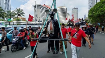 Update Demo 4 September: Gebrak Bawa 'Tikus Berdasi' Raksasa, Jalan Menuju Istana Diblokade Aparat