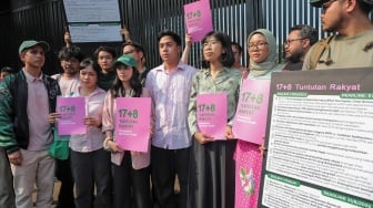 Sejumlah Influencer Berikan Tuntutan 17+8 ke DPR