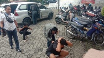 TERUNGKAP! 5 Fakta Mengejutkan di Balik Penangkapan Pembawa Bom Molotov di Demo Lampung!