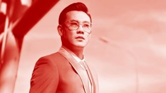 Tak Ikut Gerakan Pink Hijau, Denny Sumargo Pilih Warna Lain di Foto Instagramnya