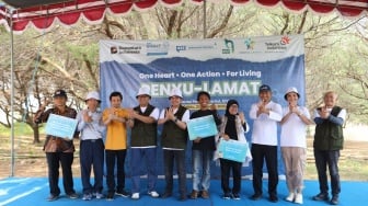 Aksi Penyu-lamat 2025, Telkom Edukasi Sampah dan Selamatkan Penyu di Pantai Pelangi