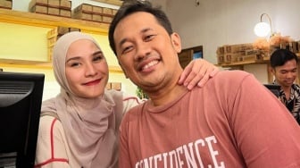 Zaskia Adya Mecca Hapus Postingan Ojol tapi Tak Minta Maaf, Hanung Bramantyo Jadi Sasaran