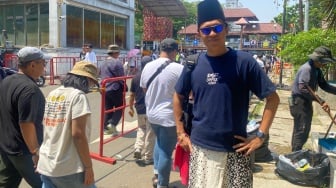 Salat Jumat Bareng Rhoma Irama, Penonton Datang Pakai Sarung dan Peci Saat Nonton Pestapora 2025