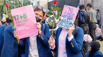 Demo 5 September 2025: BEM Unpad Gelar Aksi Kenakan 'Brave Pink', Tagih 17+8 Tuntutan di DPR