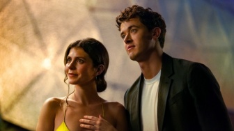 Sisipkan Nuansa Liburan, Preview Film People We Meet on Vacation Dirilis