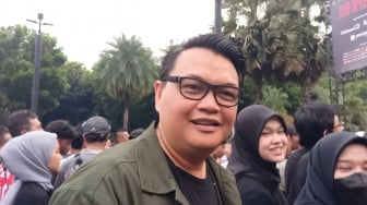 30 Tahun Jadi Baladewa, Laki-Laki Ini Sukses "Racuni" Putrinya dengan Lagu-Lagu Dewa 19