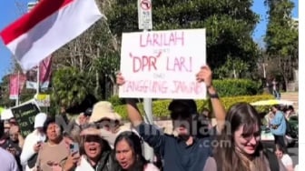 Viral Poster Kekesalan WNI di Sydney Marathon: 'Larilah DPR, Lari dari Tanggung Jawab!'