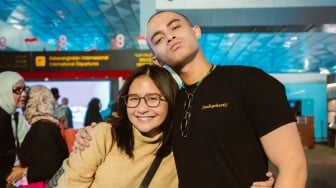 Omara Esteghlal Ungkap Awal Jatuh Cinta pada Prilly Latuconsina, Momen Sakral di Bandara Jadi Saksi