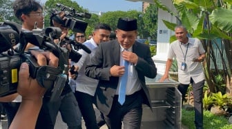 Kabar Reshuffle Sore Ini: Sejumlah Pejabat ke Istana Pakai Dasi Biru, Ngaku Ditelepon Seskab