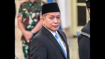 Menteri Koperasi Ferry Juliantono mengikuti pelantikan menteri dan wakil menteri Kabinet Merah Putih di Istana Negara, Kompleks Istana Kepresidenan, Jakarta, Senin (8/9/2025). [ANTARA FOTO/Galih Pradipta/tom]