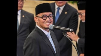 Koleksi Kendaraan Pribadi Dahnil Anzar Wamen Haji, Disorot Usai Desak-desakan Naik KRL