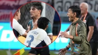 Pelatih Thailand Kutuk Pemain Irak yang Tendang Kaki Chanathip Songkrasin