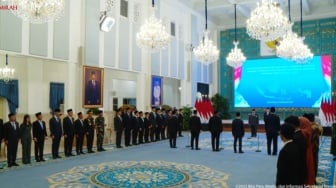 LIVE STREAMING: Prabowo Umumkan Reshuffle Kabinet! Siapa Saja Menteri yang Dilantik?