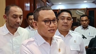 Karding Pasang Badan Bela Menhut yang Kepergok Main Domino dengan Tersangka Pembalakan Liar!
