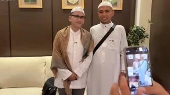 Bukan Sekadar Hadiah, Ini Makna di Balik Peci dan Tasbih Ustaz Abdul Somad untuk Ruben Onsu