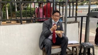 4 Potret 'Merakyat' Purbaya Yudhi Sadewa: Sisi Lain Menkeu Baru, dari Naik Bajaj hingga Pecel Lele