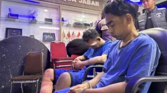 Tampang 2 Pembunuh Keluarga Sahroni, Kronologinya Mengerikan: Tega Habisi Bayi dan Rampok Rp7 Juta