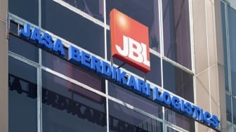 Tinggalkan Logistik Konvensional, JBL Mulai Transisi Gunakan Truk Listrik