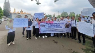 13 Tahun Mengabdi, Honorer di Lampung Nangis Minta Kepastian Nasib