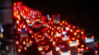 Kemacetan panjang terjadi di ruas Jalan TB Simatupang, Cilandak, Jakarta, Rabu (10/9/2025). [Suara.com/Alfian Winanto]