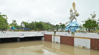 Puluhan Warga dan Wisatawan Asing Dievakuasi dari Banjir di Bali