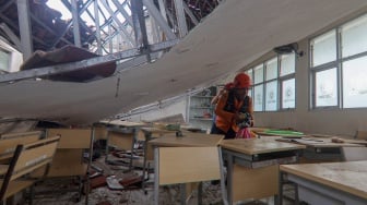 Bangunan SMKN 1 Cileungsi Ambruk, Puluhan Siswa Terluka