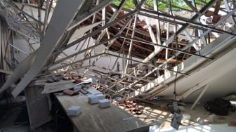 Detik-detik Horor di SMKN 1 Cileungsi: Atap Ambruk Saat Belajar, Puluhan Siswa Dilarikan ke RS