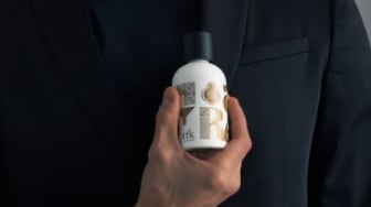 5 Rekomendasi Parfum Arab Pria yang Wanginya Segar Meninggalkan Jejak