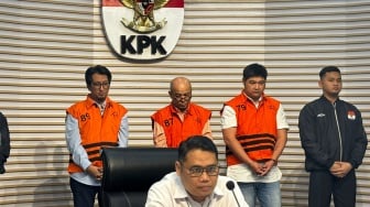 KPK Tahan 3 Tersangka Kasus Suap pada Pengadaan Katalis Pertamina