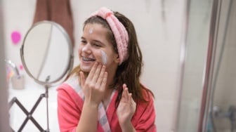 Moisturizer Mulai Dipakai di Usia Berapa? Ini Waktu yang Tepat Menggunakan Pelembab