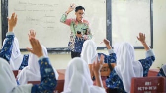Berapa Gaji Guru Honorer yang Sudah Lulus PPG? Ini Rinciannya