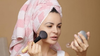 5 Rekomendasi Bedak Ringan untuk Sehari-hari, Wajah Auto Nampak Segar dan Flawless