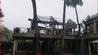 Villa Mewah di Batu Belig Terbakar Hebat Akibat Sambaran Petir