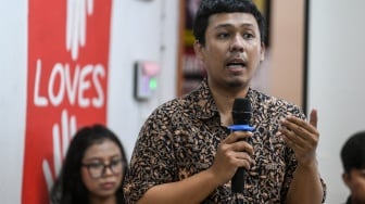 Koordinator Kontras Dimas Bagus Arya menyampaikan laporan investigasi tentang temuan awal kasus kematian Affan Kurniawan oleh Gugus Tugas Pencari Fakta Tim Advokasi untuk Demokrasi (TAUD) di Jakarta, Rabu (10/9/2025). [ANTARA FOTO/Hafidz Mubarak A/nz]